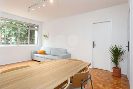 Excelente oportunidade para reformar e ficar com o apartamento dos seus sonhos!