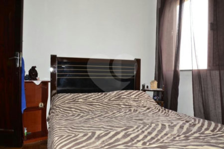 Sobrado na Saúde (2 casas c/2 quartos cada uma/entradas separadas)