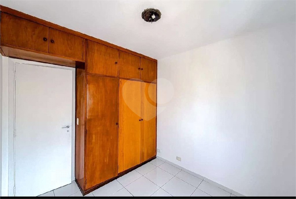 Apartamento à Venda na Aclimação 80m² 2 Dormitórios 1 vaga Sacada Andar Alto Estuda permuta.