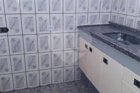 Casa térrea + Sala Comercial na Vila Prado.