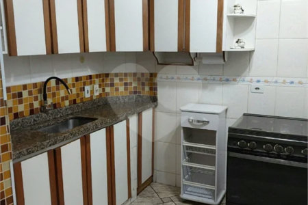 Sobrado à venda com 212 m², 2 quartos (suítes), 3 banheiros e 2 vagas de garagem, em São Caetano do Sul