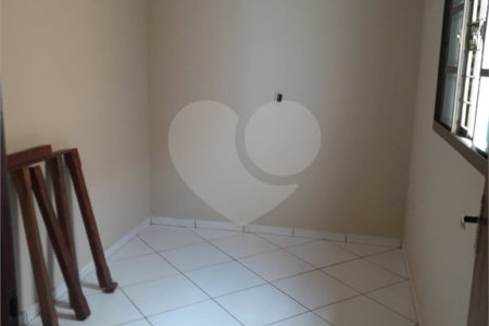 Sobrado á venda, com 03 Dormitórios, em Ibaté.