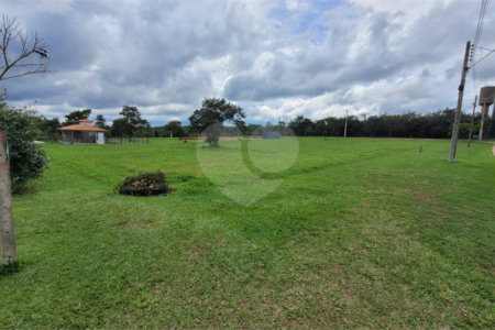 Loteamento no Condomínio Vila Pinhal do Broa