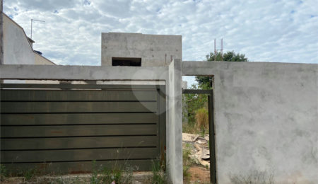Casa à venda com 4 quartos, sendo 2 suítes,  em Jardim São João Batista, São Carlos, SP