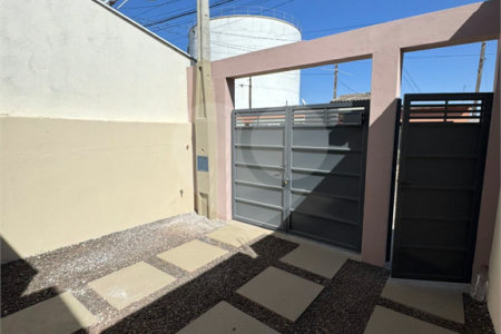 Casa com 02 Dormitórios á venda, em Cidade Aracy 2.
