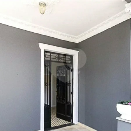 Sobrado à venda no Belenzinho de 208 m² com 6 dormitórios, 4 banheiros e 2 vagas