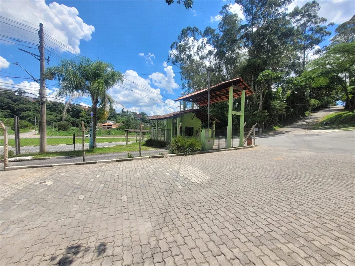 Oportunidade exclusiva em Cotia. Terreno amplo com 725 metros quadrados