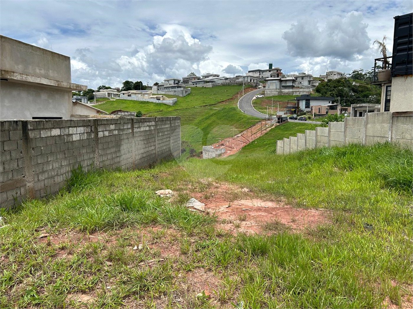 Terreno à venda no condomínio Altos da Floresta, Bom Jesus dos Perdões - SP