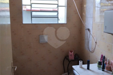 Casa Térrea com 3 dormitórios.