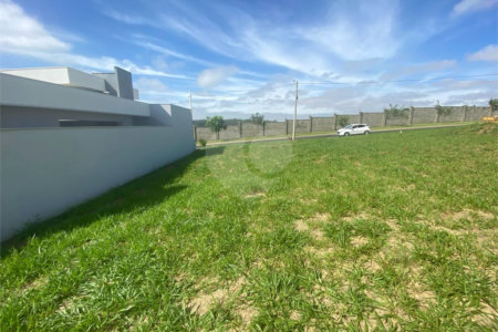 Lote no Condomínio Village Damha IV