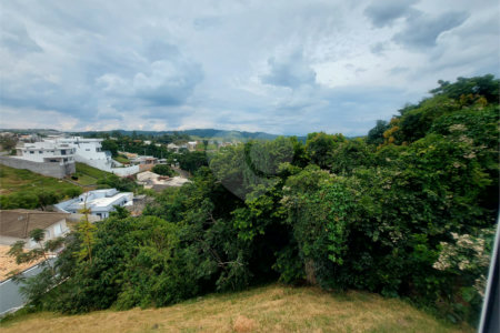 Sobrado à venda com 3 quartos, sendo 1 suíte, em Vila Omízollo, Louveira, SP