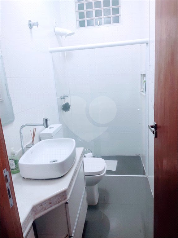 Casa térrea com 2 dormitórios.