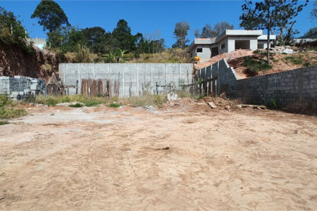 Terreno em Atibaia com 681 metros, pronto para construir, excelente localização, aceita financiamento