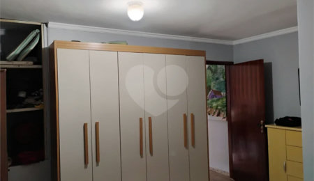 Vende-se casa na Vila Santa Catarina - Excelente oportunidade para investimento e geração de renda