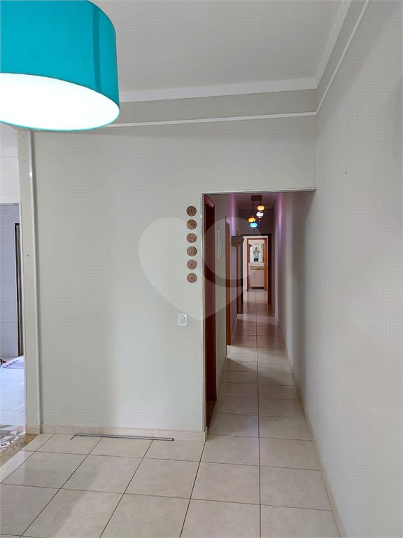 Casa Térrea com 2 dormitórios, sendo 1 suíte.