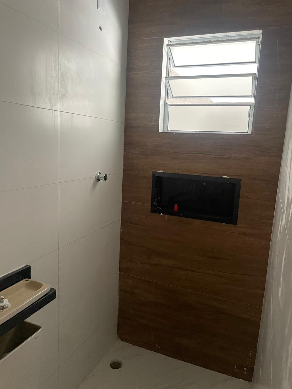 Sobrado à venda com 2 quartos, sendo 1 suíte, em Jardim Princesa, Praia Grande - SP
