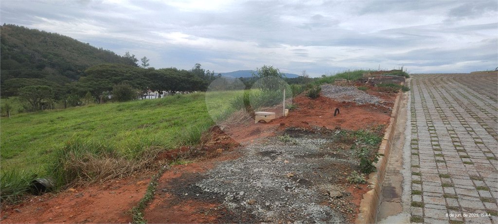 Terrenos de 300 metros em condomínio fechado e prontos para construir na região de Atibaia