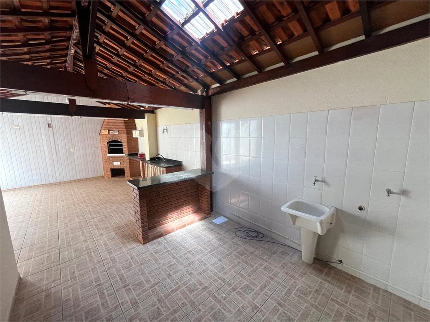 Casa Assobradada à Venda – Conforto, Excelente Acabamento e Localização Central