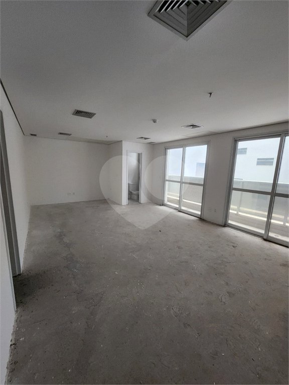 Sala comercial a venda em frente ao Allianz Parque