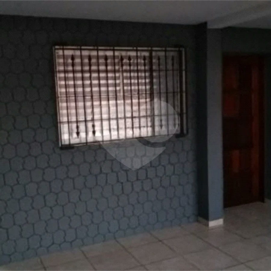 4 casas independentes em terreno de 245m² , à venda no Jardim Soares em Guainazes.