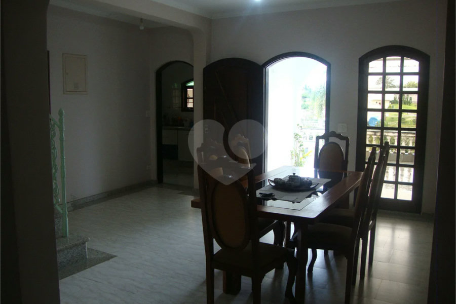 Chácara à venda com 5 quartos, sendo 2 suítes, em Jardim Arujá, Arujá, SP