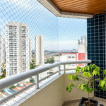 Apartamento de 84m² na Vila Lusitânia, em São Bernardo do Campo, com 3 dormitórios, suíte com varanda, 2 vagas cobertas, depósito privativo e lazer completo.