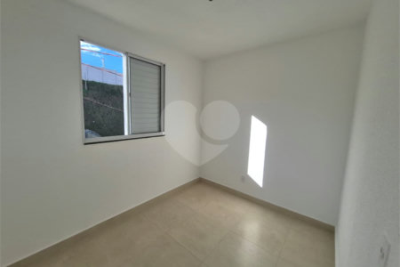 Indaiatuba - Sp - Vila Vic Florença - R$ 290.000,00 - Apartamento de 48m²,, no andar de cima, dois quartos, um banheiro, cozinha e sala, uma vaga de garagem. Condomínio fechado. Apartamento está do jeito que foi entregue . Area de lazer no condominio - Área do condomínio: Churrasqueira