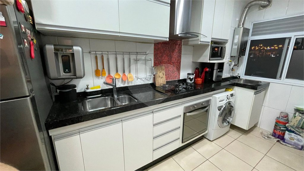 Apartamento no Condomínio Parque dos Manacás.