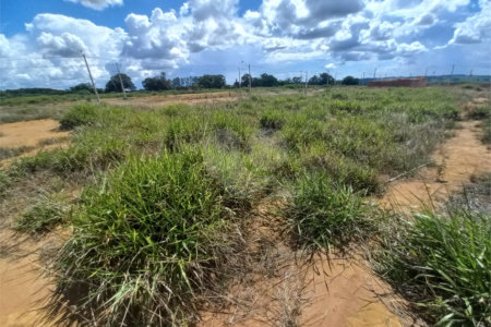 Terreno plano com 240,00 m² , localizado no Residencial Arcoville.