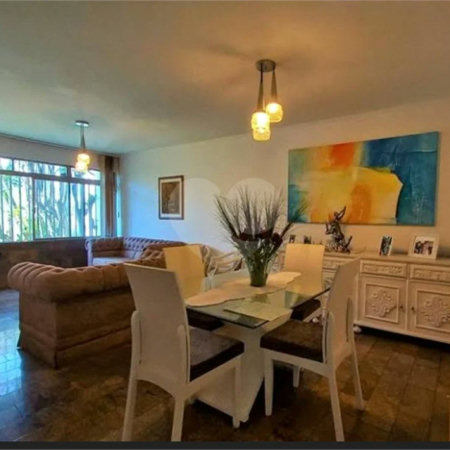 Sobrado à venda 241m² na Vila Mariana 04 dormitórios, 01 suíte e 03 vagas.