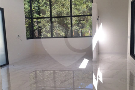 Casa a venda com 04 suítes área gourmet e 6 vagas para autos em condominio fechado Atibaia