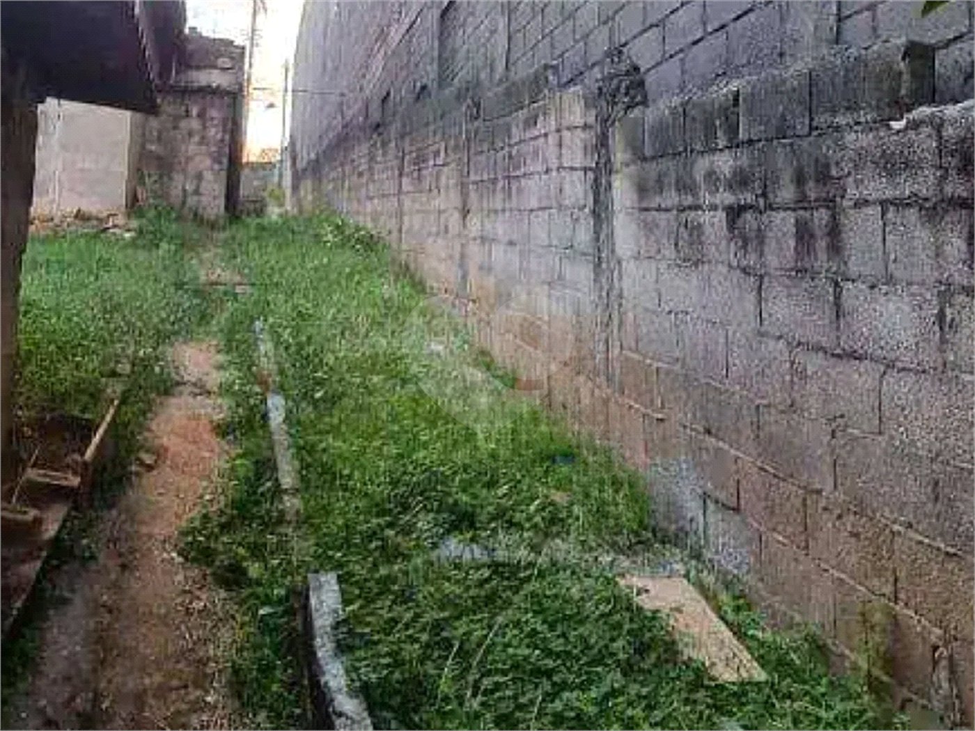 Terreno à Venda – Localização Privilegiada e Potencial para Construção de Galpão na Rua Fazenda Monte Alegre- Jaraguá, São Paulo