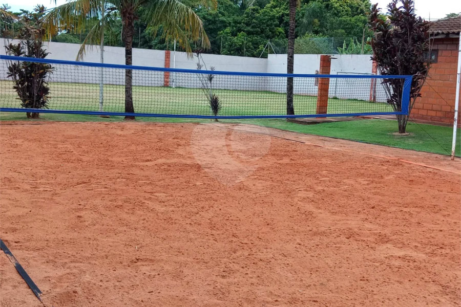 Chácara à venda. Ampla área de lazer. Aceita permuta com apartamento na praia