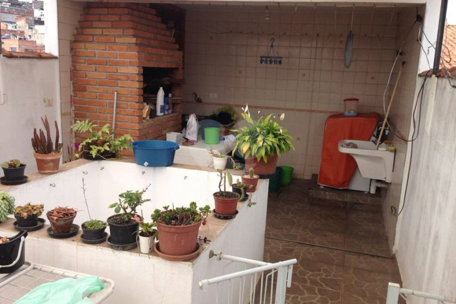 Vende-se Sobrado em Condomínio Fechado – 3 Dormitórios | 180 m²