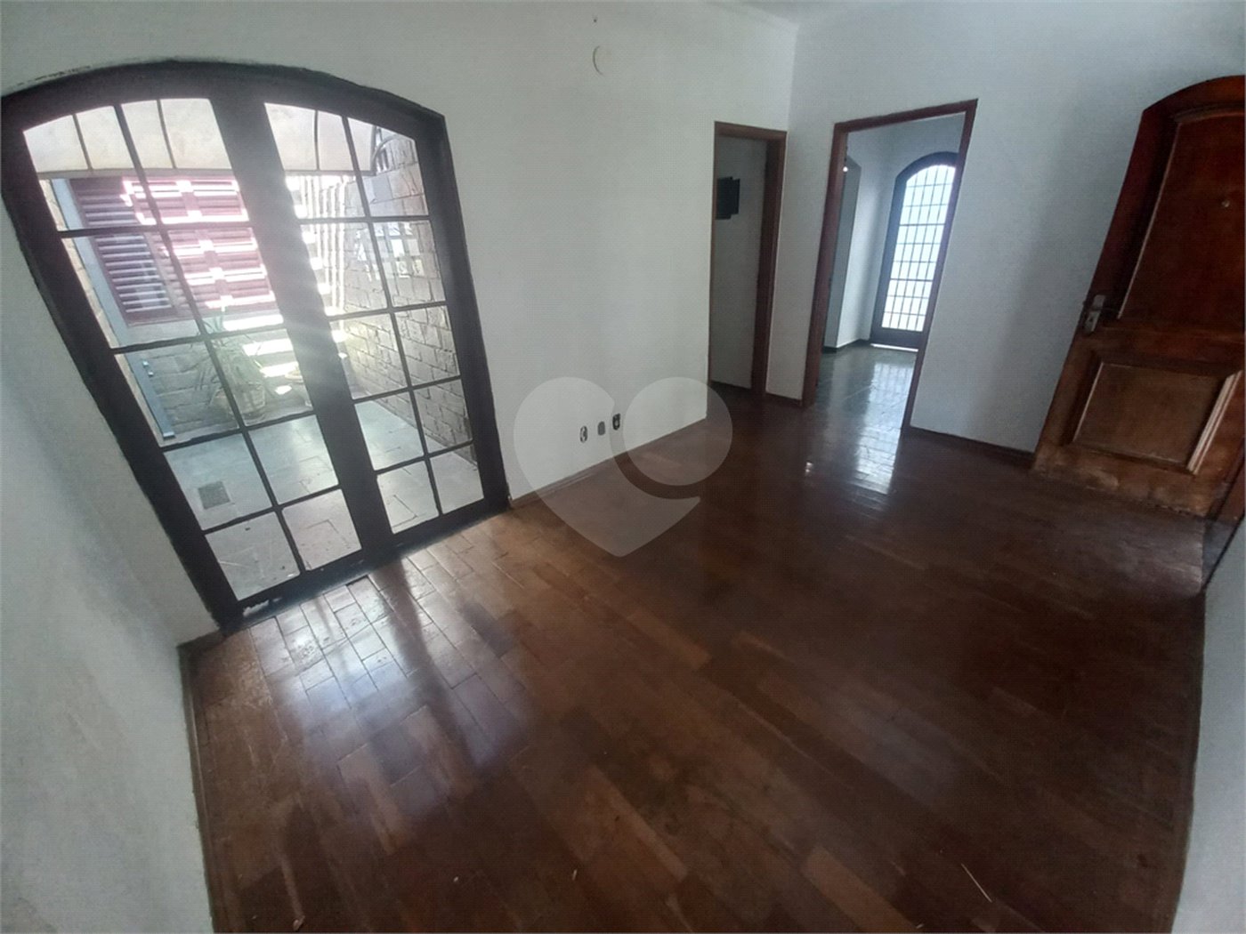 Casa térrea para venda ou locação no Parque Estancia Suíça.