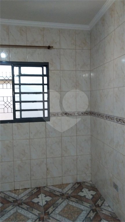 Casa Térrea com 3 dormitórios, sendo 1 suíte.