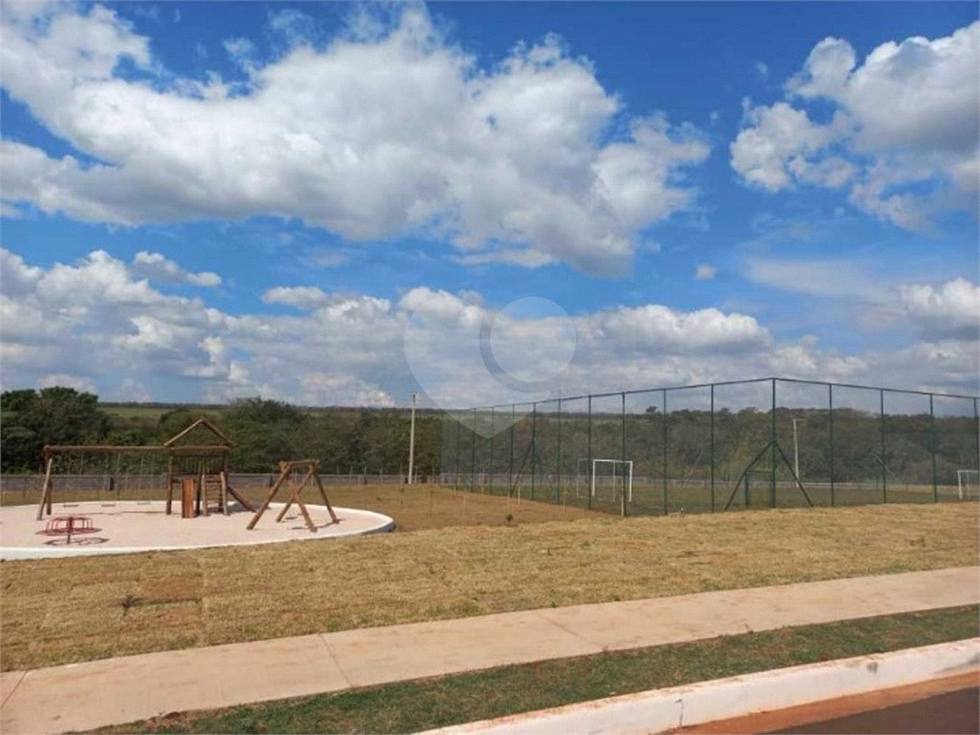 Terreno para venda, dispondo de 251,00 m² .