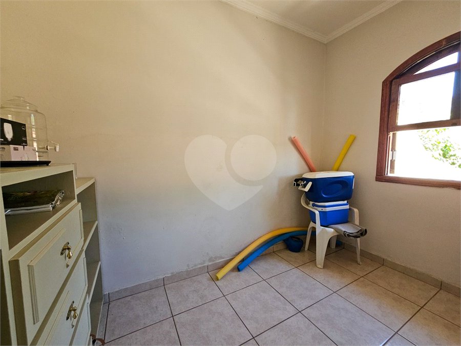 Casa térrea em Atibaia com 3 dormitórios (2 suítes), piscina, espaço gourmet, condomínio fechado