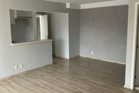 Apartamento com 2 quartos, 1 suíte e sala ampliada com varanda, 2 vagas em frente a Chácara do Joquei