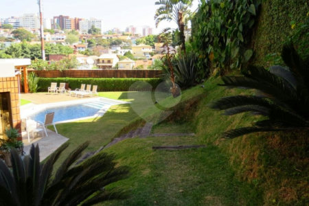 Casa de Vila à venda com 5 quartos, sendo 3 suítes, em Morumbi, São Paulo, SP