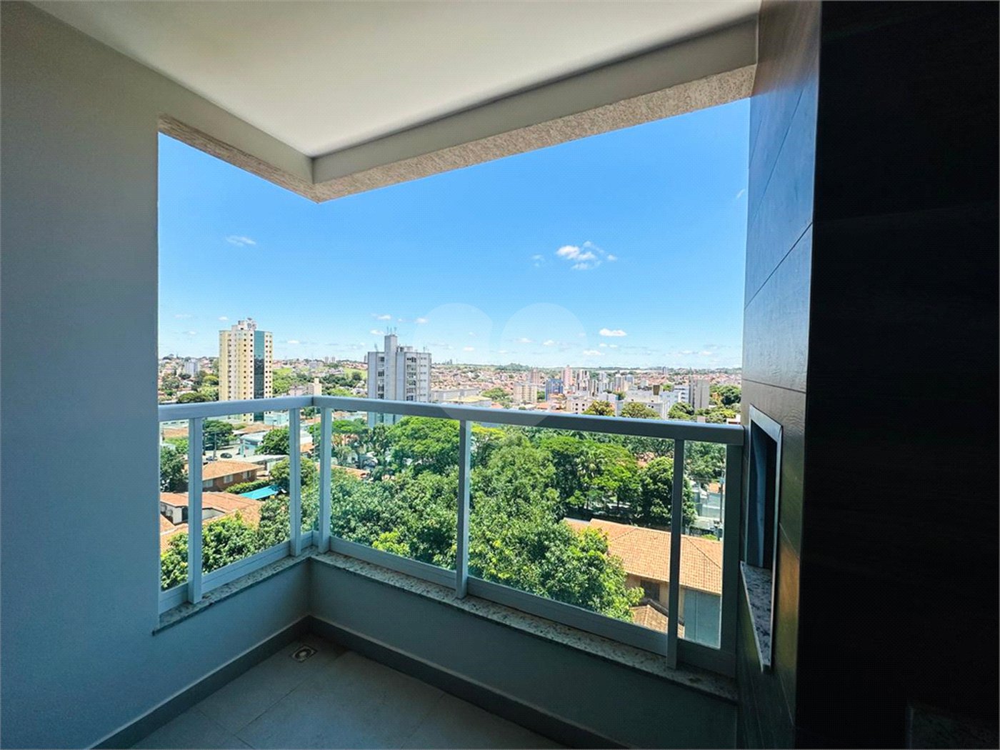 Apartamento com 2 dormitórios, sendo 1 suíte