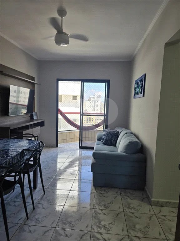 Belíssimo apartamento recém reformado na Praia Grande.