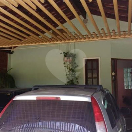 Casa térrea no Loteamento Habitacional São Carlos 1, sendo 3 Dormitórios e 1 suíte