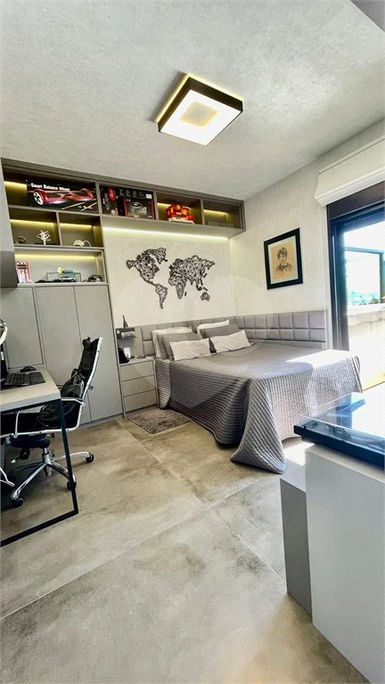 Cobertura à venda na Aclimação de 300m² com 2 vagas.