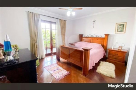 Casa com 540m² , 5 dormitórios , sendo 4 suítes , 10 vagas , à venda no bairro Jardim , em Santo André