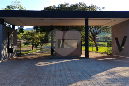 Terrenos de 300 metros em condomínio fechado e prontos para construir na região de Atibaia