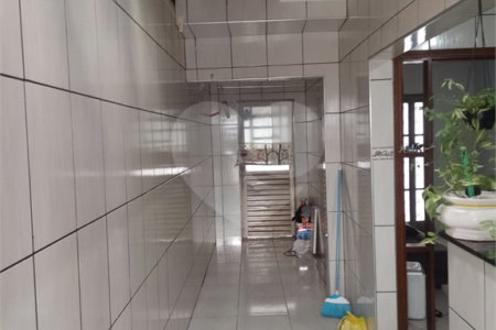Casa térrea para venda, com 3 dormitórios, sendo 1 suíte.