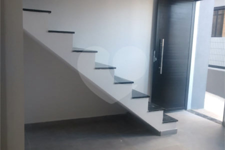 Casa de 2 Quartos, 2 Banheiros e 1 Vaga de Garagem, Mogi das Cruzes