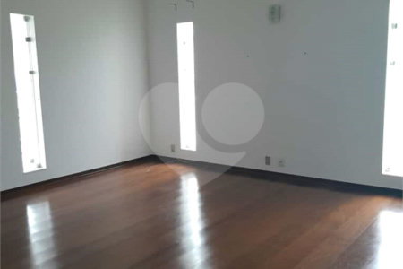 Linda casa para venda / Locação em bairro nobre