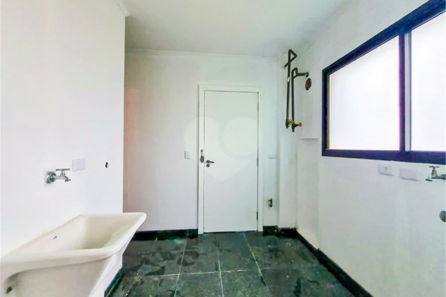 Apartamento para venda no Morumbi, de 260m² com 4 suítes 5 banheiros e 4 vagas de garagem